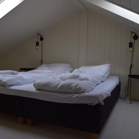 Nydelig Hytte Med Fantastisk Beliggenhet Ved Sjoen Villa Laupstad Kültér fotó