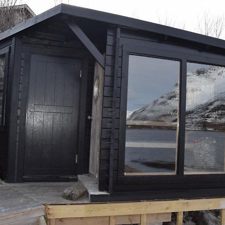 Nydelig Hytte Med Fantastisk Beliggenhet Ved Sjoen Villa Laupstad Kültér fotó
