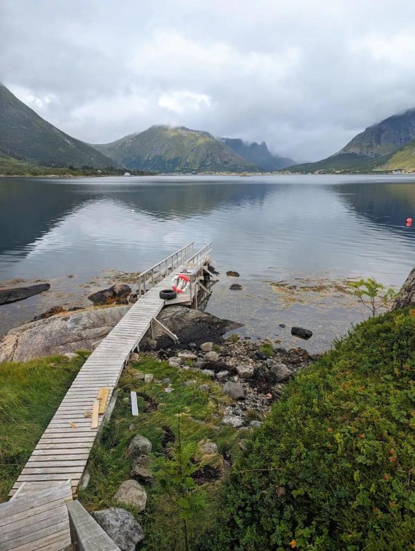 Nydelig Hytte Med Fantastisk Beliggenhet Ved Sjoen Villa Laupstad Kültér fotó
