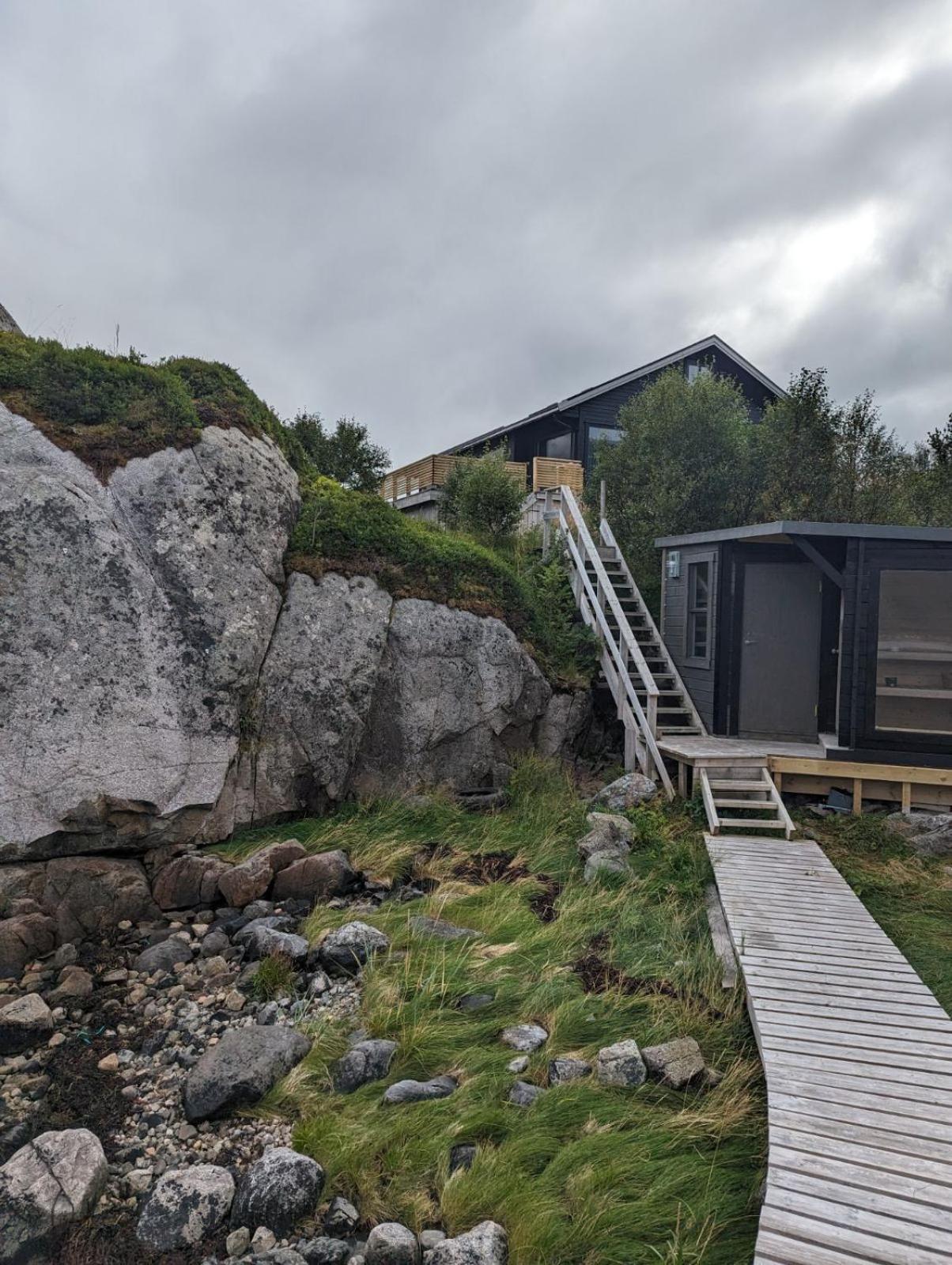 Nydelig Hytte Med Fantastisk Beliggenhet Ved Sjoen Villa Laupstad Kültér fotó