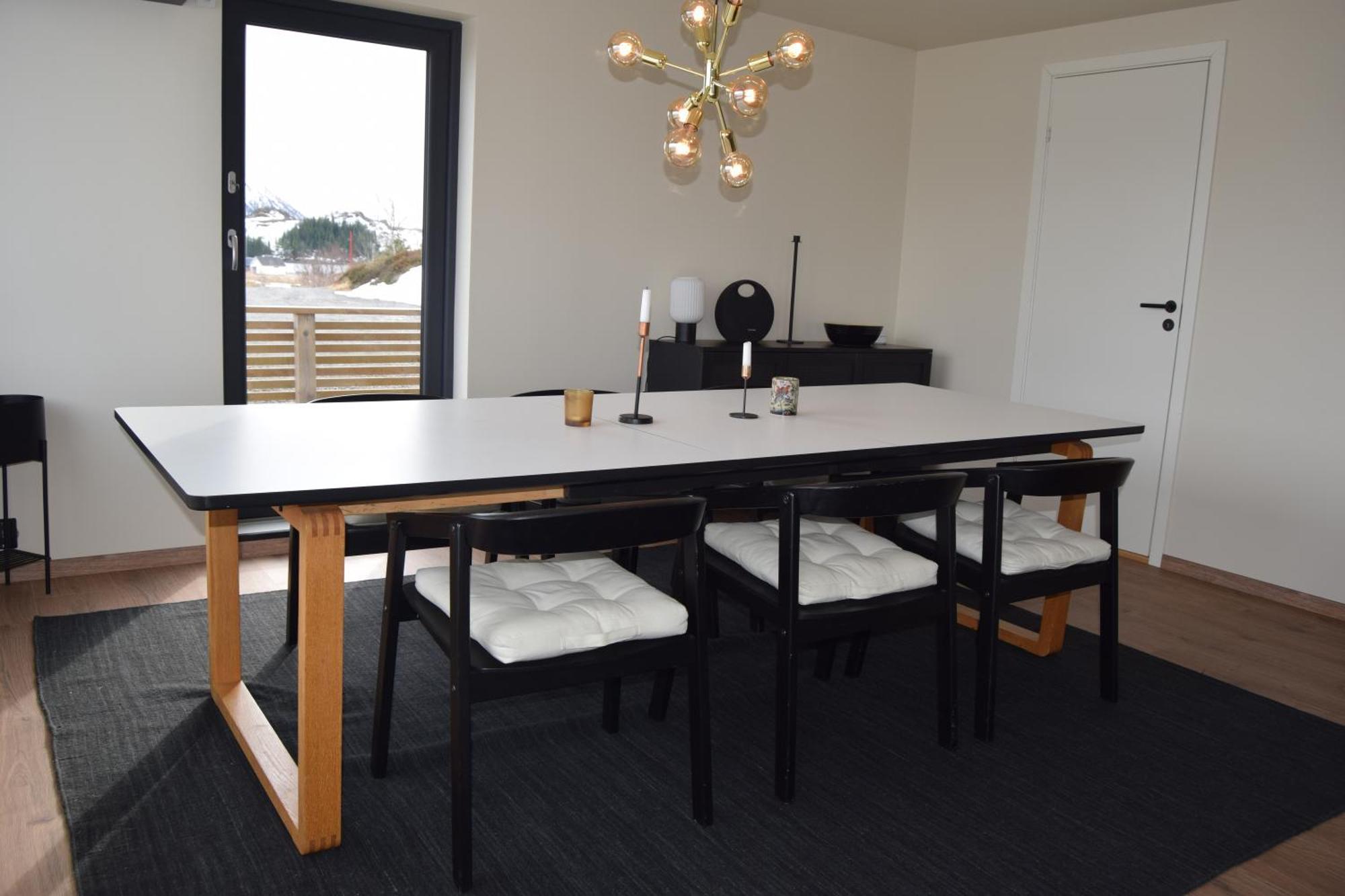 Nydelig Hytte Med Fantastisk Beliggenhet Ved Sjoen Villa Laupstad Kültér fotó