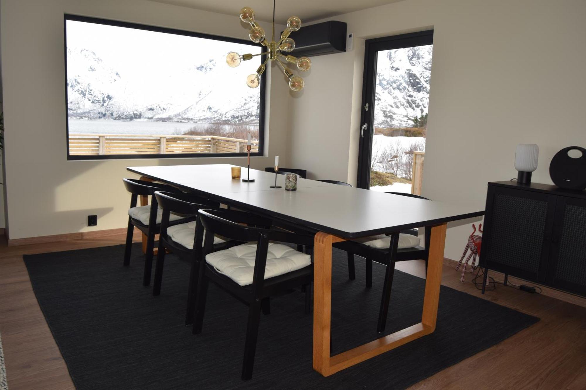 Nydelig Hytte Med Fantastisk Beliggenhet Ved Sjoen Villa Laupstad Kültér fotó
